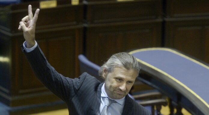 Elevan a juicio una causa por violencia contra un exdiputado bonaerense del peronismo La Justicia bonaerense elevó a juicio oral una cusa por violencia física que involucra al exdiputado del Frente para la Victoria, Marcos Di Palma.