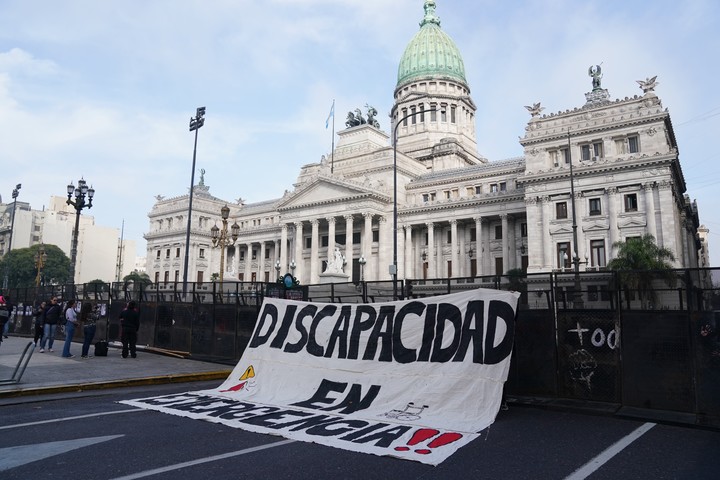 En medio del litigio judicial por el incumplimiento de la normativa aprobada por el Congreso, el Gobierno nacional envió una nueva ley de discapacidad que impone requisitos adicionales.