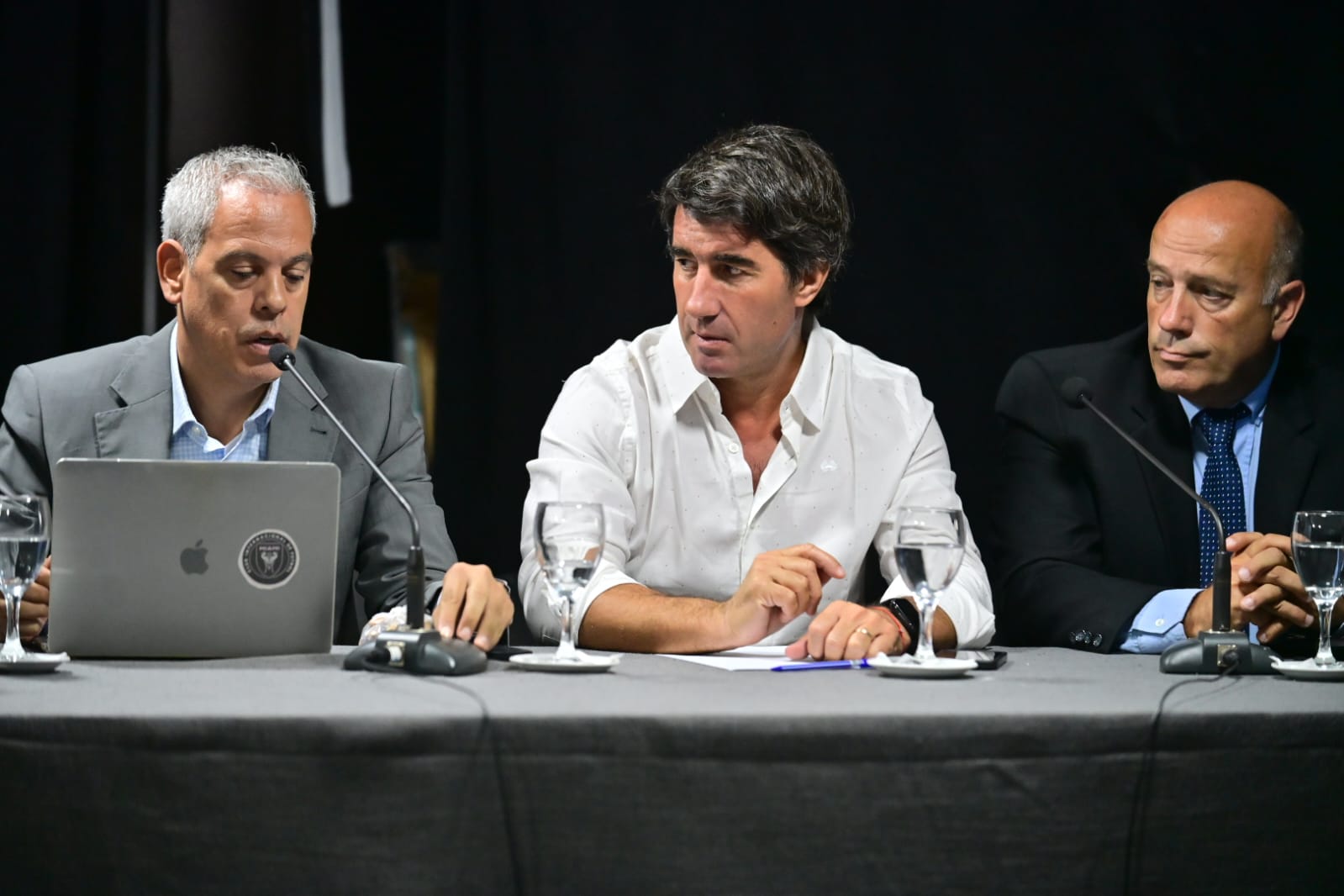 El diputado Matías Civale fue moderador del conversatorio “Ideas para una reforma política en la Provincia”.