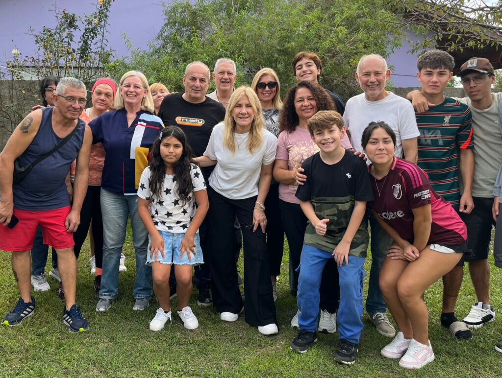 
Alejandra Lordén participó de la jornada de diálogo con vecinos de la provincia de Buenos Aires que llevó a cabo la UCR.