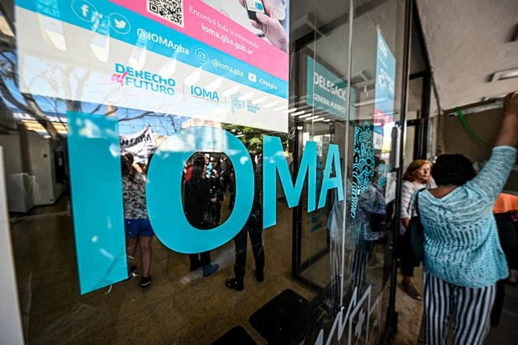 La crisis del IOMA suma nuevos capítulos con deudas a prestadores, cortes de atención y reclamos sostenidos de profesionales de la salud en la provincia de Buenos Aires.