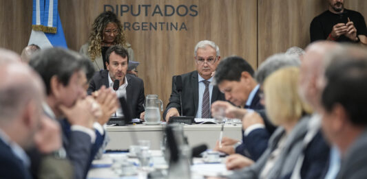 Autoridades de la CAME acudieron al Congreso con un proyecto de reformas fiscales para salvar a las pymes de su cierre definitivo.