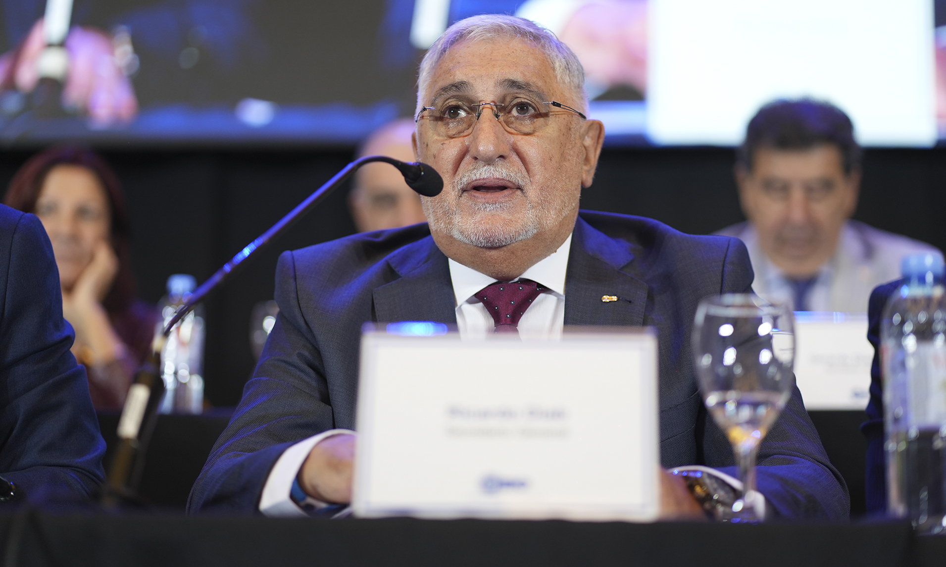 
El presidente de la CAME, Ricardo Diab, fue al Congreso con un proyecto de reformas fiscales para acompañar el mal momento que atraviesan las pymes. 