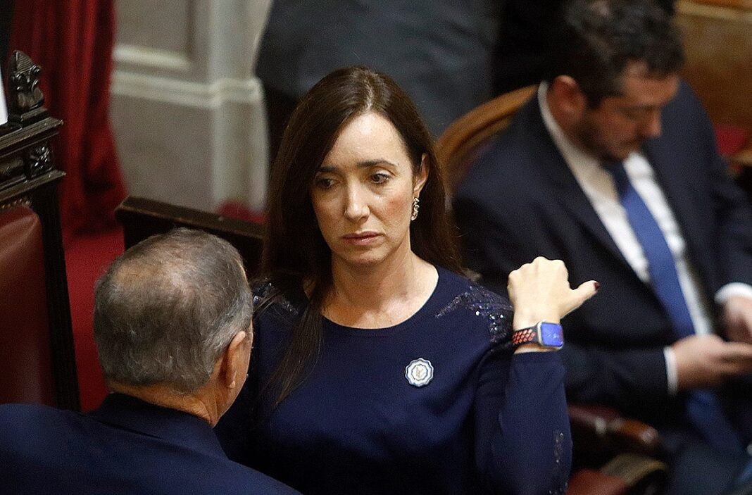 El senador libertario dialoguista, Carlos Kikuchi, desmintió los rumores periodísticos acerca de una alianza con Victoria Villarruel en 2027.