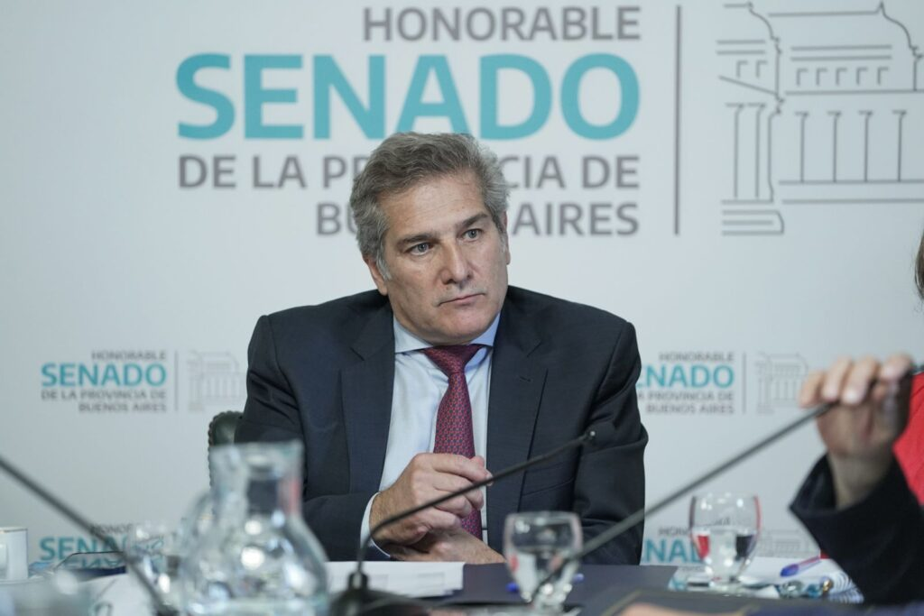 El senador bonaerense, Sergio Vargas, propone crear un dispositivo de salud mental para el personal de las fuerzas de seguridad, ante el aumento exponencial de casos de suicidio.
