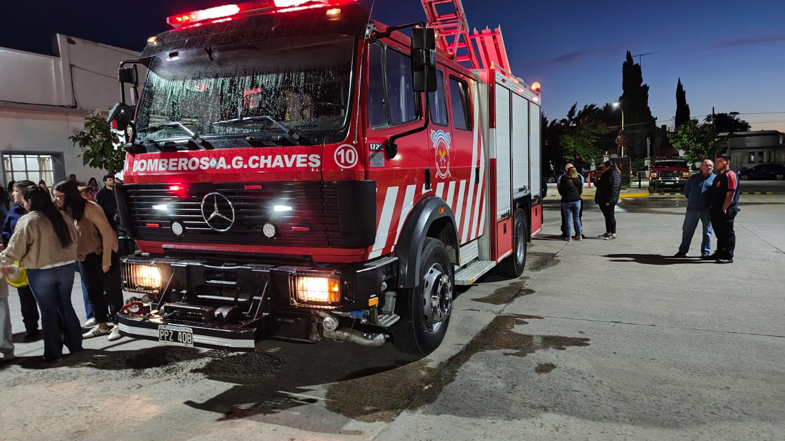 Paula Bustos busca reconocer la labor de los bomberos voluntarios y eximirlos del pago de los impuestos bonaerenses de la licencia de conducir. 