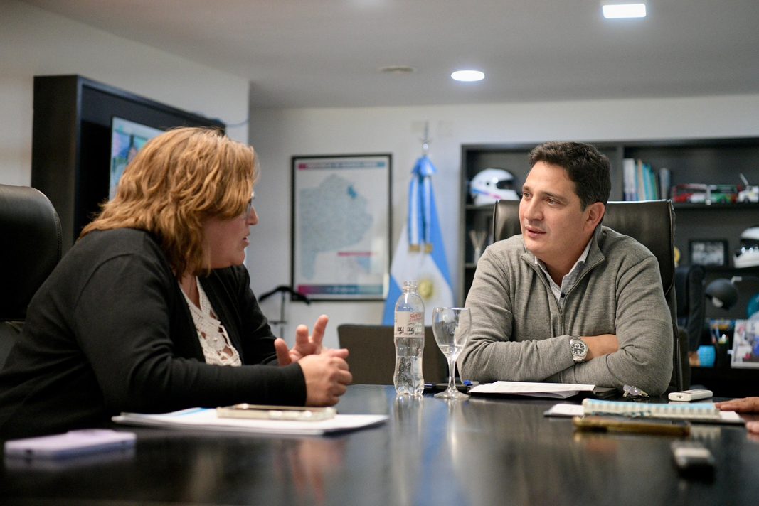 La diputada de la UCR, Priscila Minnaard, le planteó al ministro Martín Marinucci una serie de mejoras para el transporte en el interior bonaerense.