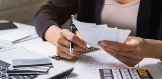 Bahía Blanca se convirtió en el primer municipio en aprobar una ordenanza para prevenir y abordar el sobreendeudamiento familiar.