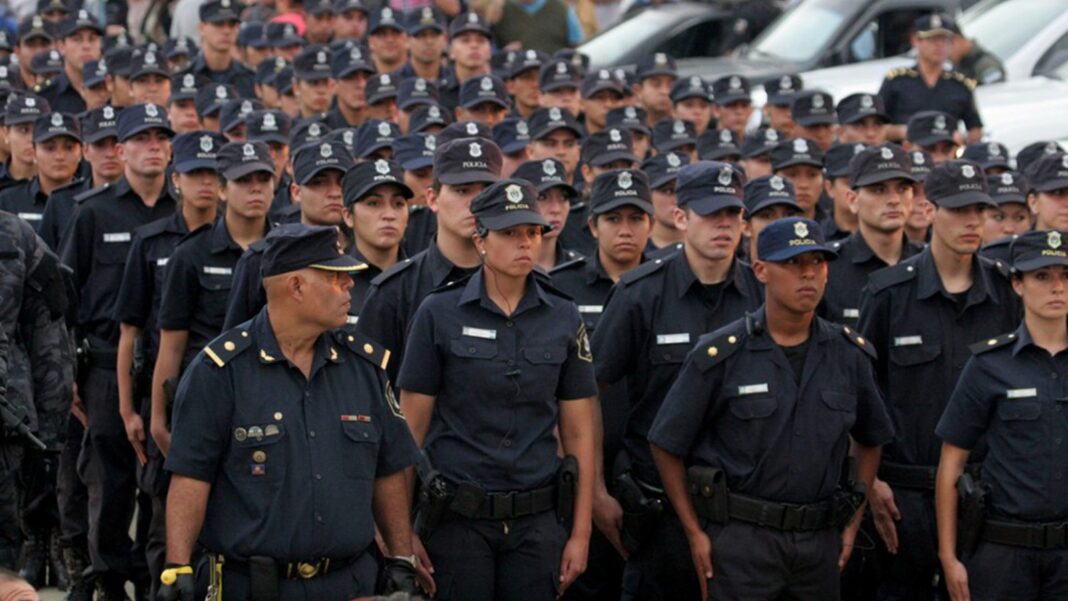 El senador del PRO, Pablo Petrecca, presentó un pedido de informes para conocer la situación que atraviesa la Policía Bonaerense, en medio del aumento exponencial de casos de suicidio.
