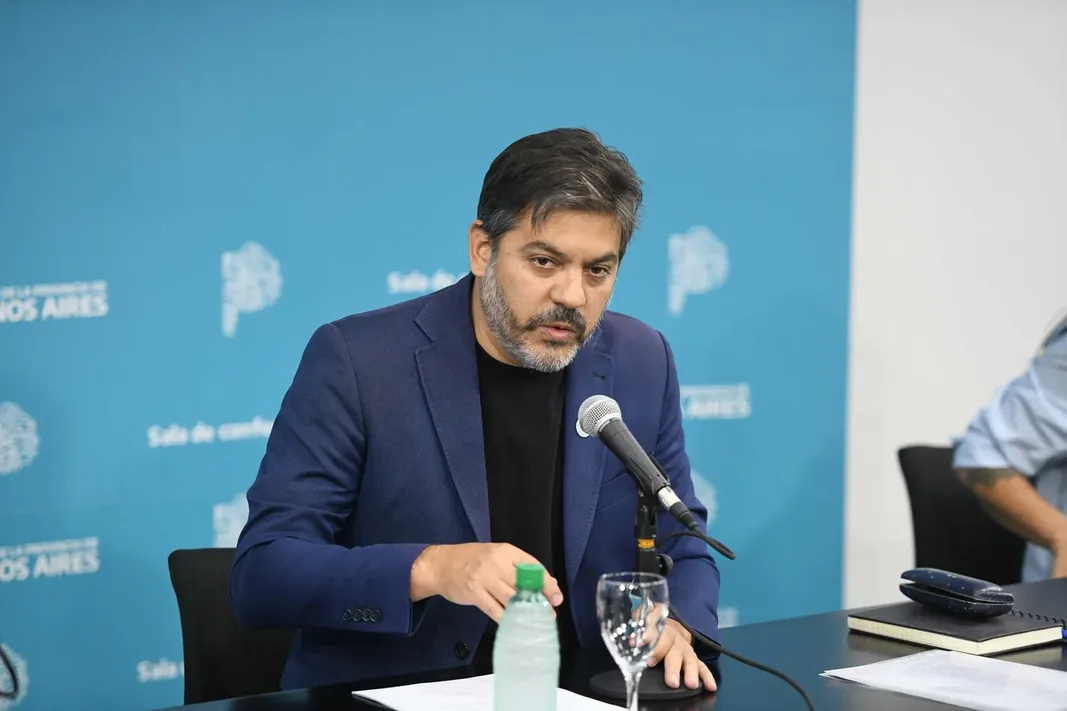 El ministro de Gobierno, Carlos Bianco, cuestionó los chats adjudicados a Mayra Mendoza y confirmó “tensiones” en plena interna bonaerense.