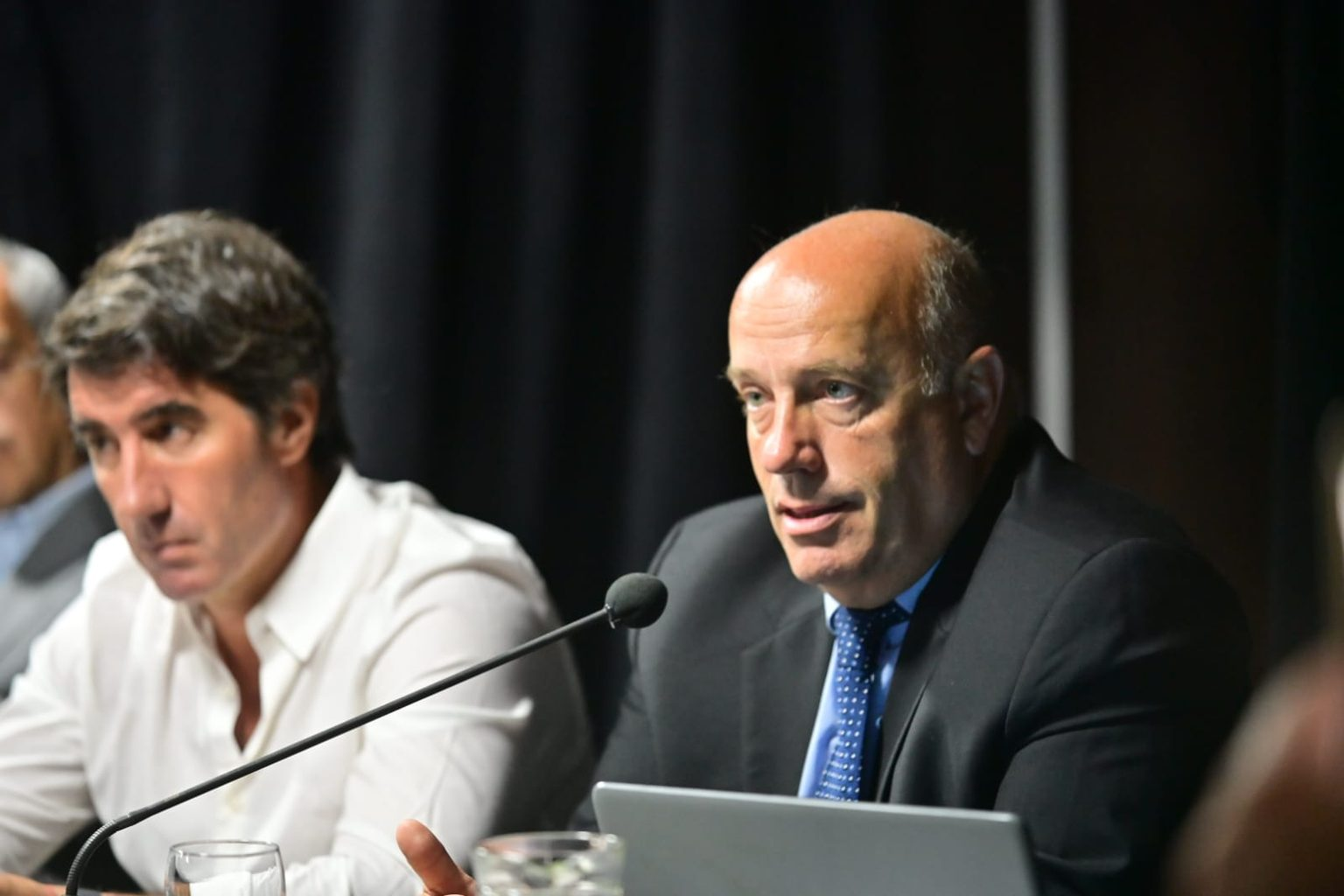 El titular del bloque de diputados de la Coalición Cívica, Andrés de Leo, presentó un proyecto para que los padres paguen por las amenazas de sus hijos en escuelas. 