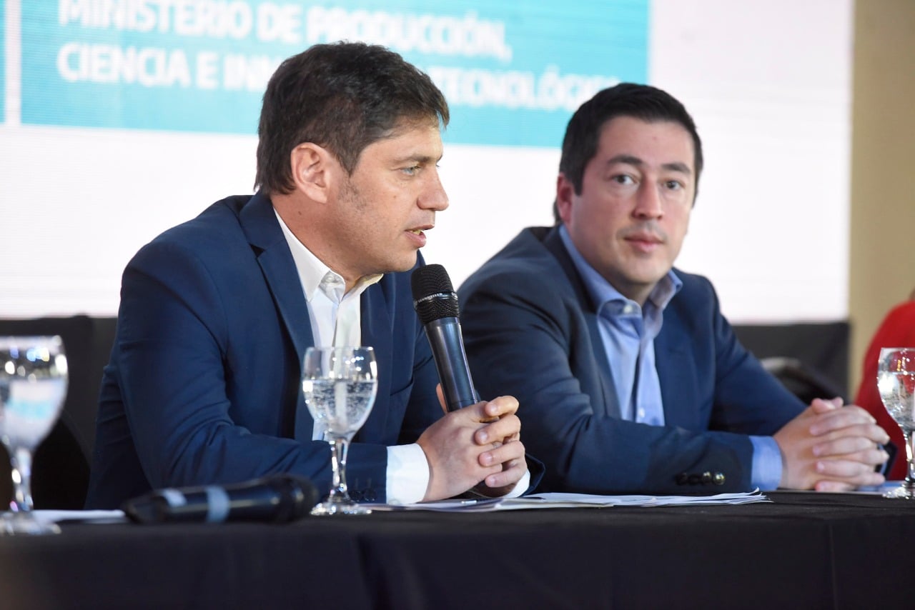 El gobernador Axel Kicillof y el titular de la Junta Electoral del PJ bonaerense, Leonardo Nardini.