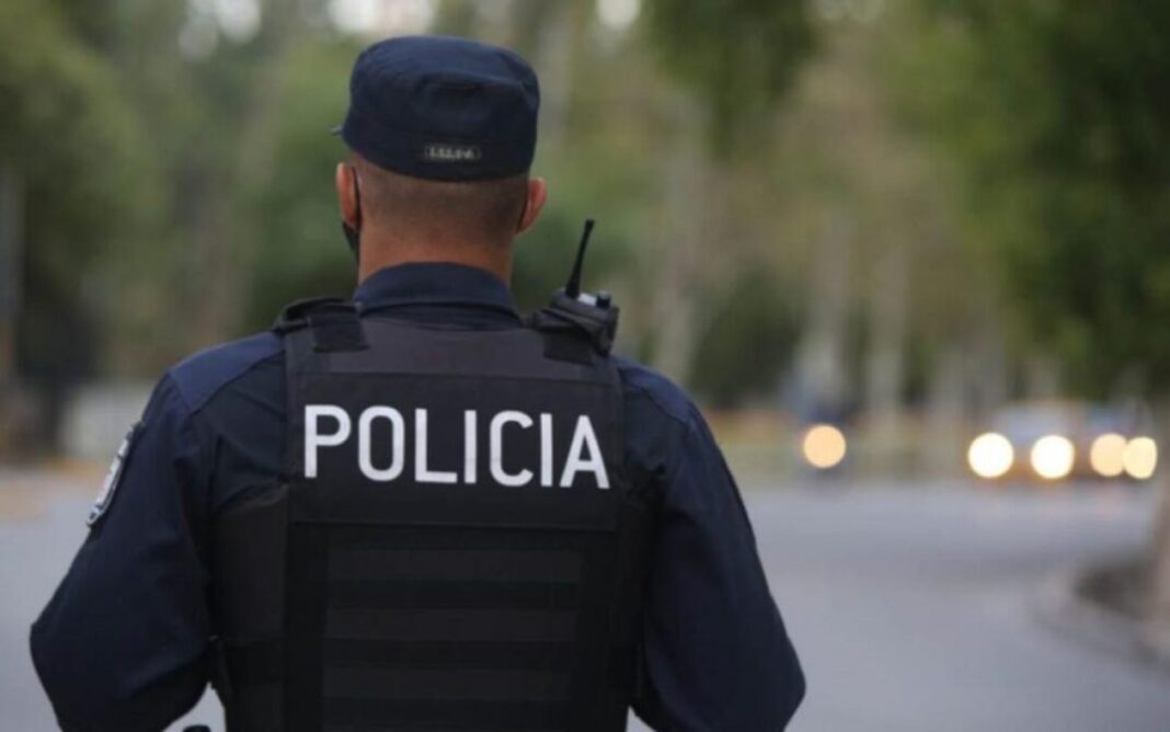 El senador bonaerense, Sergio Vargas, propone crear un dispositivo de salud mental para el personal de las fuerzas de seguridad, ante el aumento exponencial de casos de suicidio.