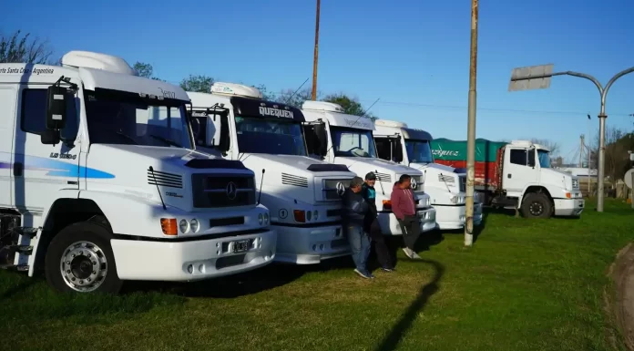 El campo bonaerense cuestionó el paro de transportistas: “Comprometió la credibilidad comercial” La Confederación de Asociaciones Rurales de Buenos Aires y La Pampa (CARBAP) cuestionó el paro de transportistas, que frenó al Puerto Quequén.