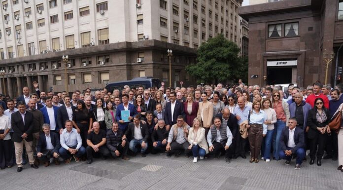 Intendentes vuelven a encabezar una marcha a Capital Humano por fondos adeudados Intendentes bonaerenses volverán a encabezar una nueva marcha al Ministerio de Capital Humano para exigir fondos adeudados del Servicio Alimentario Escolar.