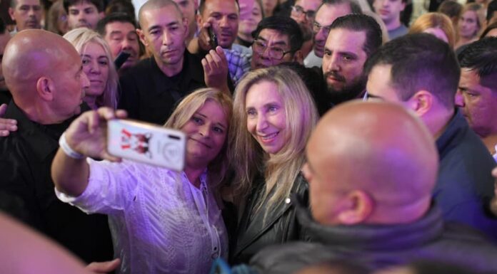 Karina Milei encabezó acto en Suipacha y activo la maquinaria de campaña de cara a 2027 La presidenta del partido libertario, Karina Milei, encabezó este sábado un acto en Suipacha, a fin de activar la maquinaria de campaña de cara a las elecciones presidenciales de 2027.