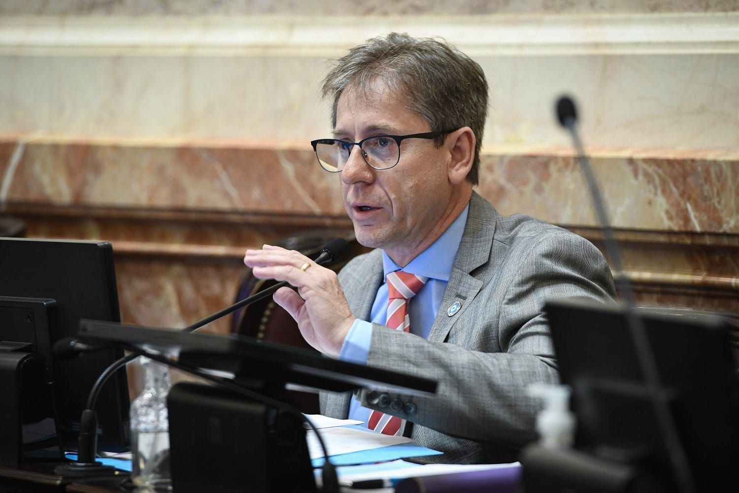 El representante nacional de la UCR, Eduardo Vischi, propuso una “tercera vía” en el debate por las PASO, al plantear que sean optativas y que el padrón de votantes se conforme mediante inscripción previa.