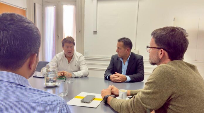 Garciarena respaldó el reclamo de médicos contra el IOMA: “No pueden atender sin cobrar” El jefe de la bancada de la UCR + Cambio Federal, Diego Garciarena, recibió a referentes de la la Agremiación Médica Platense (AMP) en medio de la crisis por los pagos adeudados del IOMA.