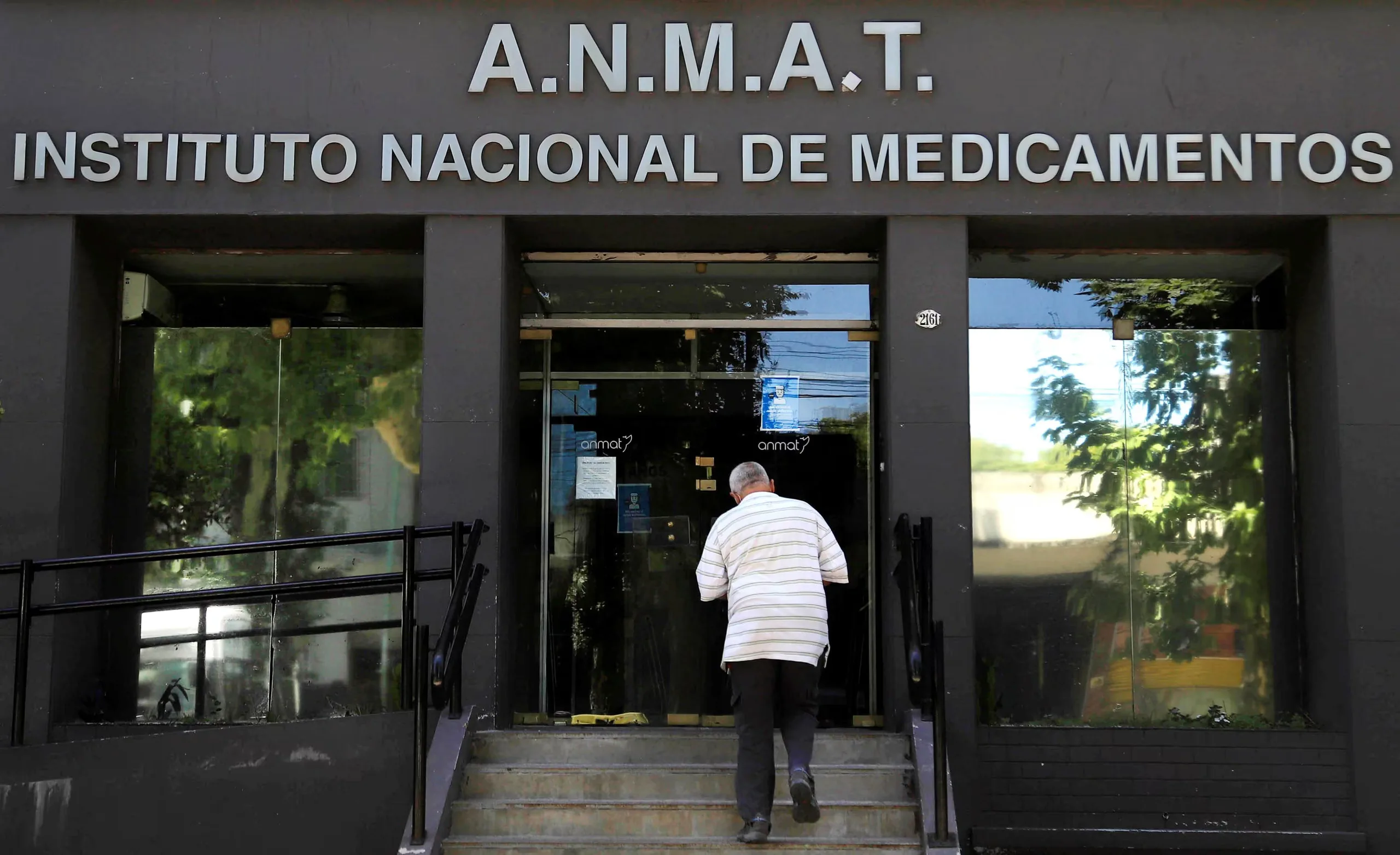 Los reclamantes apuntaron contra la ANMAT por el escaso número de inspectores para supervisar los 300 laboratorios que producen medicamentos de alto riesgo. 