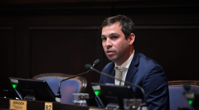 La oposición pide explicaciones a Kicillof por la parálisis del Plan Integral contra la ludopatía El diputado bonaerense de la UCR, Valentín Miranda, pidió que el Gobierno de Axel Kicillof informe los avances del Plan Integral contra la ludopatía adolescente.