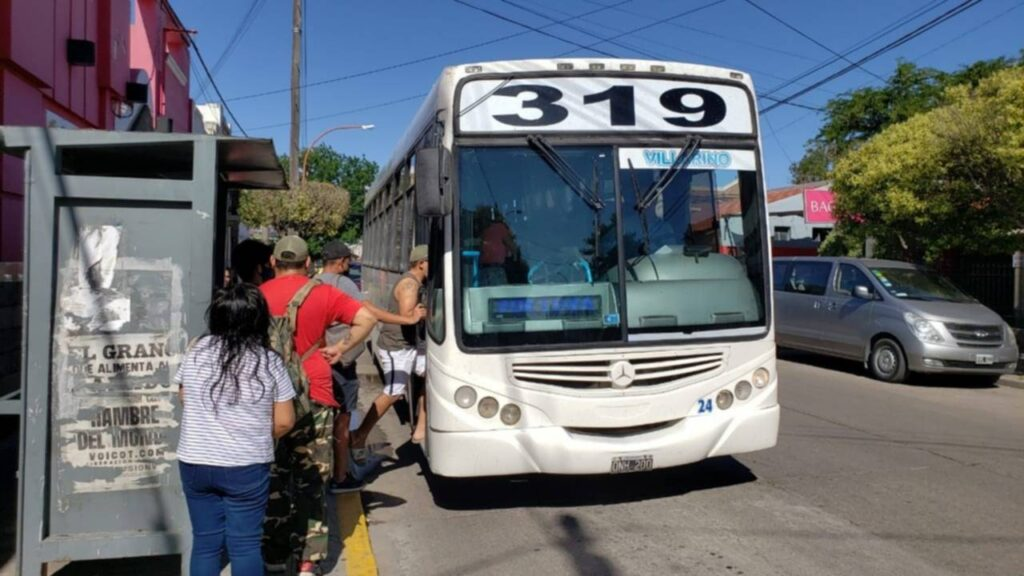 La propia Minnaard, también pidió explicaciones a la Provincia tras el aumento de 120% en el boleto de la Línea 319 de Coronel Rosales.