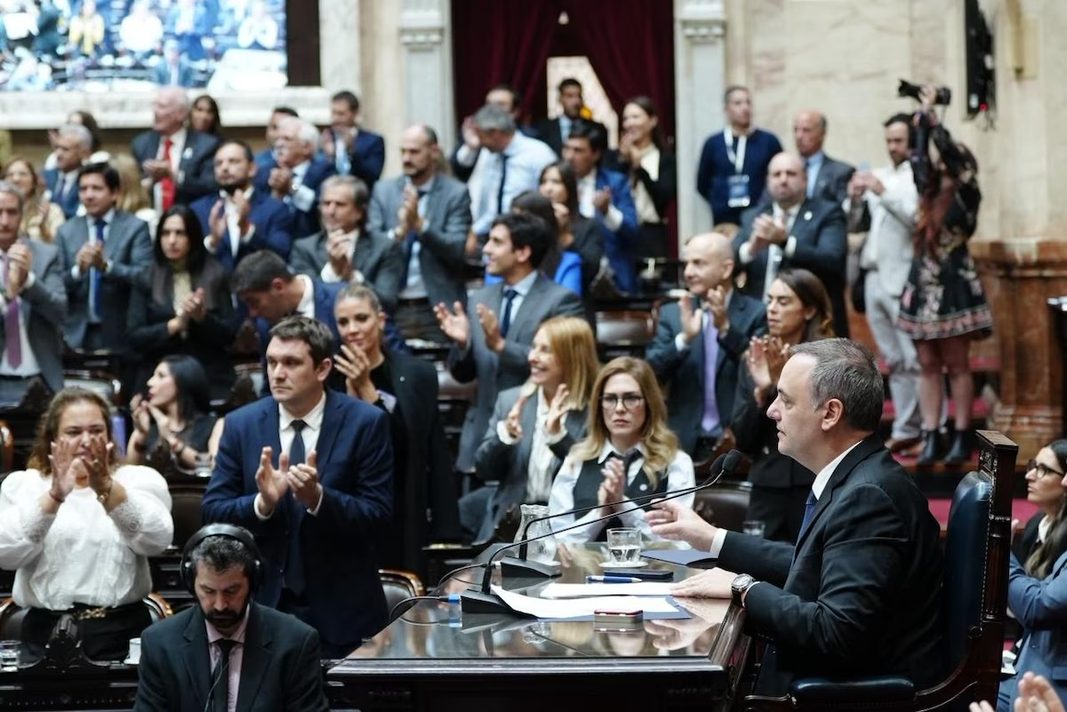 En medio de los cuestionamientos por su incremento patrimonial, Manuel Adorni brindó su primer informe de gestión en Diputados.