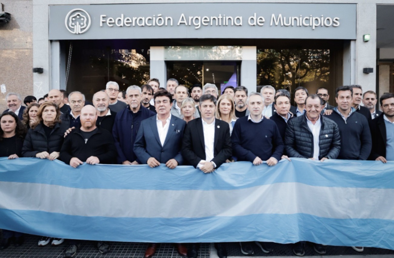 El gobernador Axel Kicillof encabezó un encuentro con intendentes tras el reclamo elevado al Ministerio de Capital Humano de la Nación.