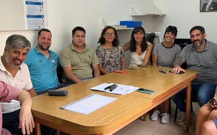 En San Pedro, la presidenta del bloque de concejales de Fuerza Patria, Soledad Llull, le tiró con munición gruesa al libertario Ariel Rey. 