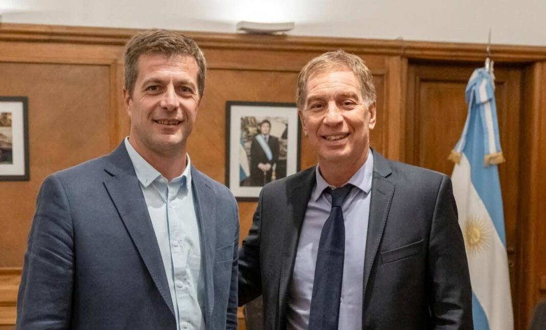 La concejala del oficialismo de San Pedro Soledad Llull salió con los tapones de punta contra el edil libertario Ariel Rey.