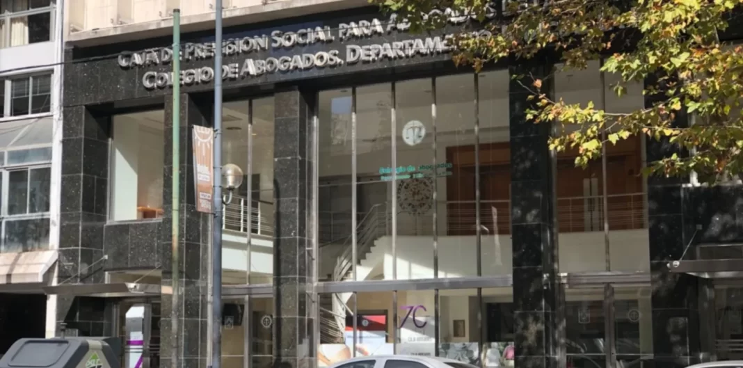Las elecciones del Colegio de Abogados de La Plata serán el 14 y 15 de mayo. Con un oficialismo consolidado y una oposición dividida, se pone en juego algo más que cargos.