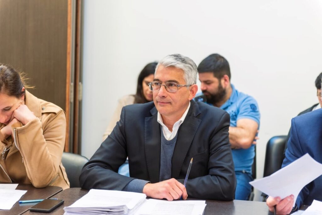 El diputado, Carlos Puglelli, manifestó su preocupación por el  la retracción del consumo y la caía en el empleo de la provincia de Buenos Aires.