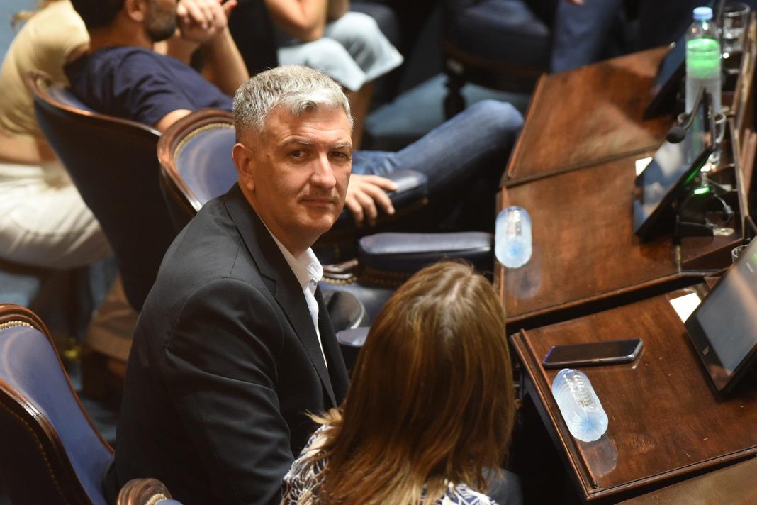 El diputado camporista, Ariel Archanco, respaldó a Cristina Kirchner por la Causa Cuadernos y apuntó a la retractación de testigos.