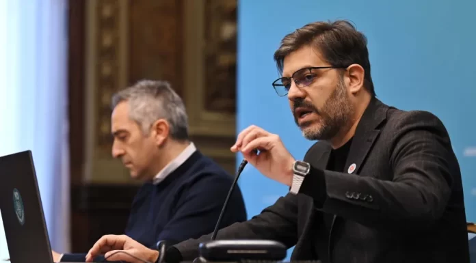 Bianco volvió a cruzar a Milei por la pérdida de 80 mil empleos industriales: “Es una catástrofe” Desde Casa de Gobierno, Carlos Bianco volvió a cuestionar a la administración de Javier Milei por los 80 mil empleos industriales perdidos.