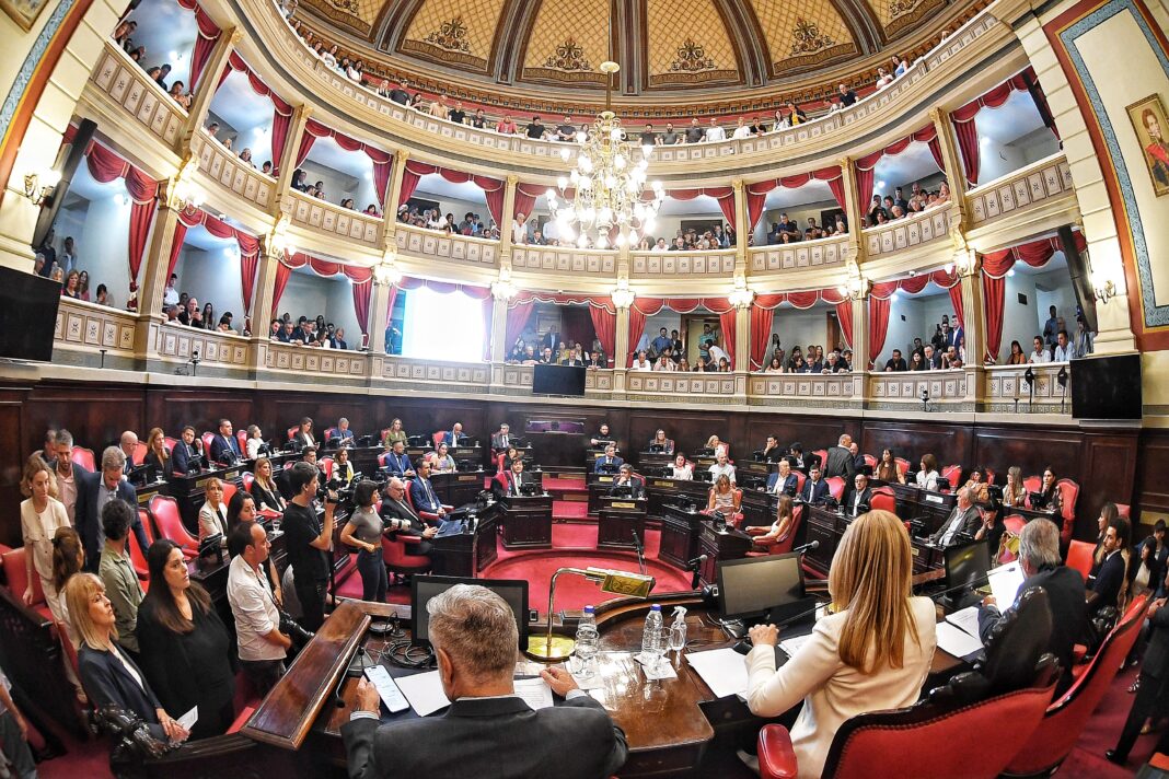 Diputados Bonaerenses realizó su informe mensual sobre la actividad en la Cámara alta. Qué senadores presentaron más proyectos en abril.