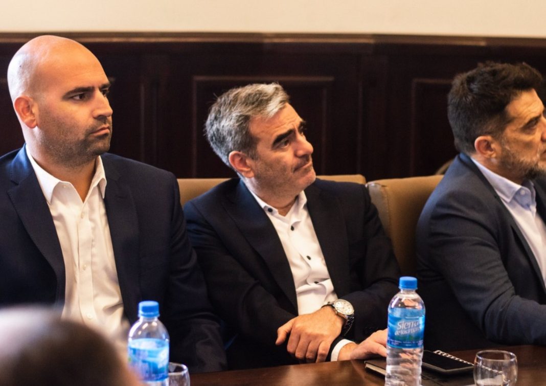 El senador bonaerense de LLA, Matías De Urraza, justificó su intención de derogar la Ley Audiovisual al afirmar que las partidas van a ser 