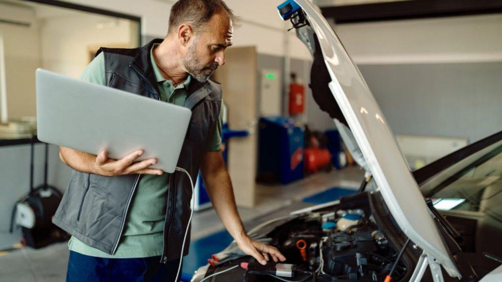 La iniciativa libertaria incorpora controles específicos sobre baterías, sistemas eléctricos y mecanismos de seguridad en vehículos eléctricos e híbridos.
