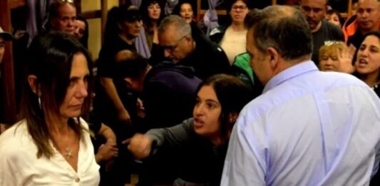 Legisladores de la oposición bonaerense apuntaron al peronismo local por la escalada de violencia en el Concejo Deliberante de Villa Gesell.