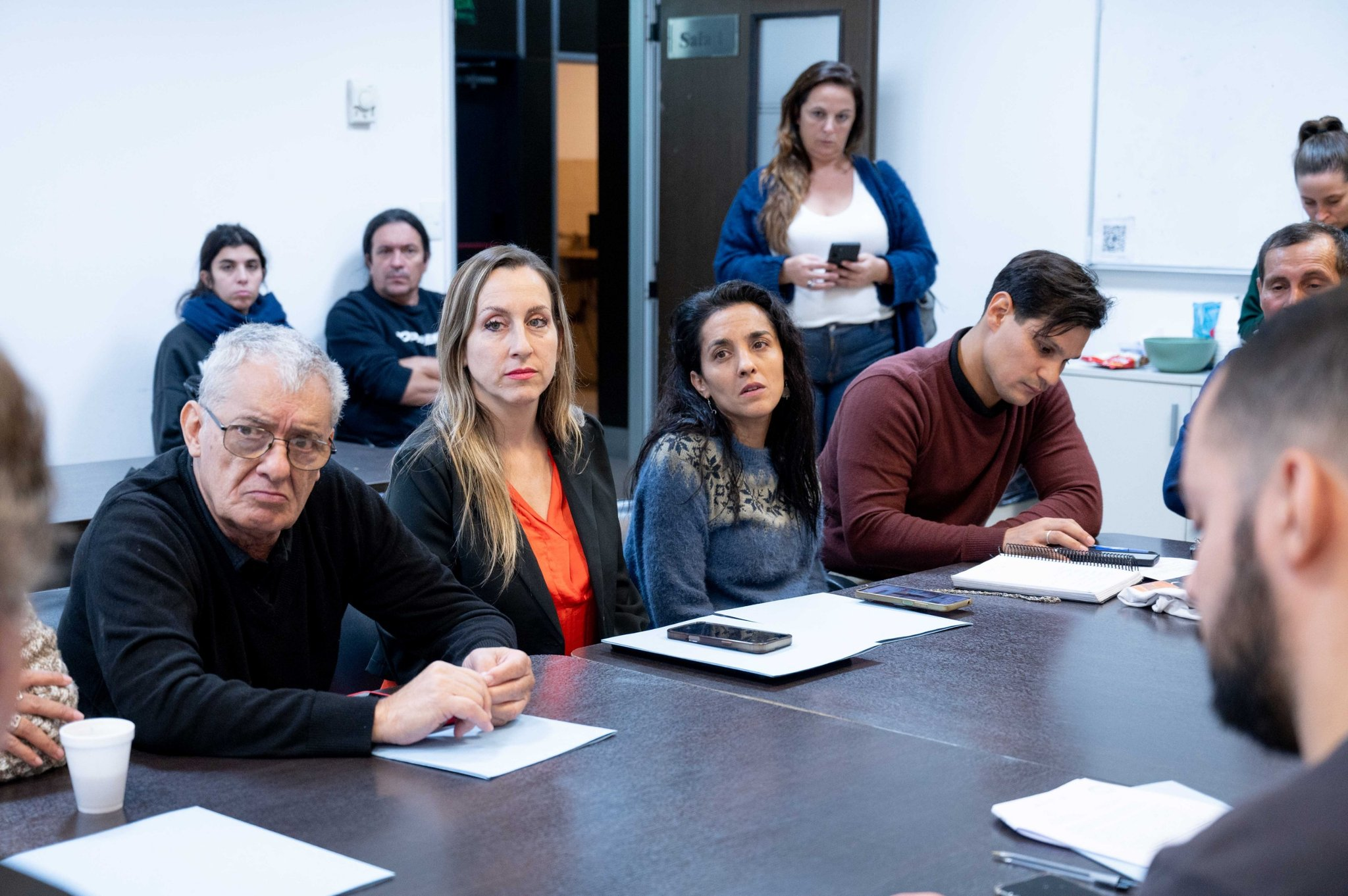 El diputado del FIT - U, Christián “Chipi” Castillo, recibió este martes en la Legislatura bonaerense a familiares de víctimas del fentanilo contaminado.