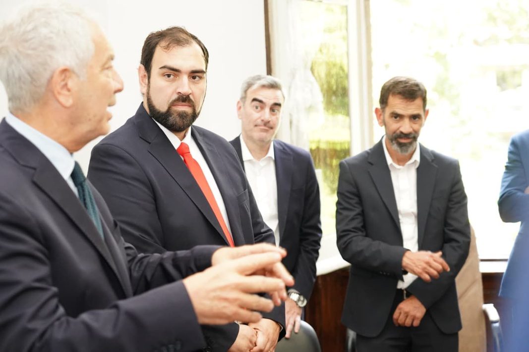 El diputado bonaerense de LLA, Juan Osaba, repudió la creación de una nueva Secretaría en el organigrama municipal de La Plata.