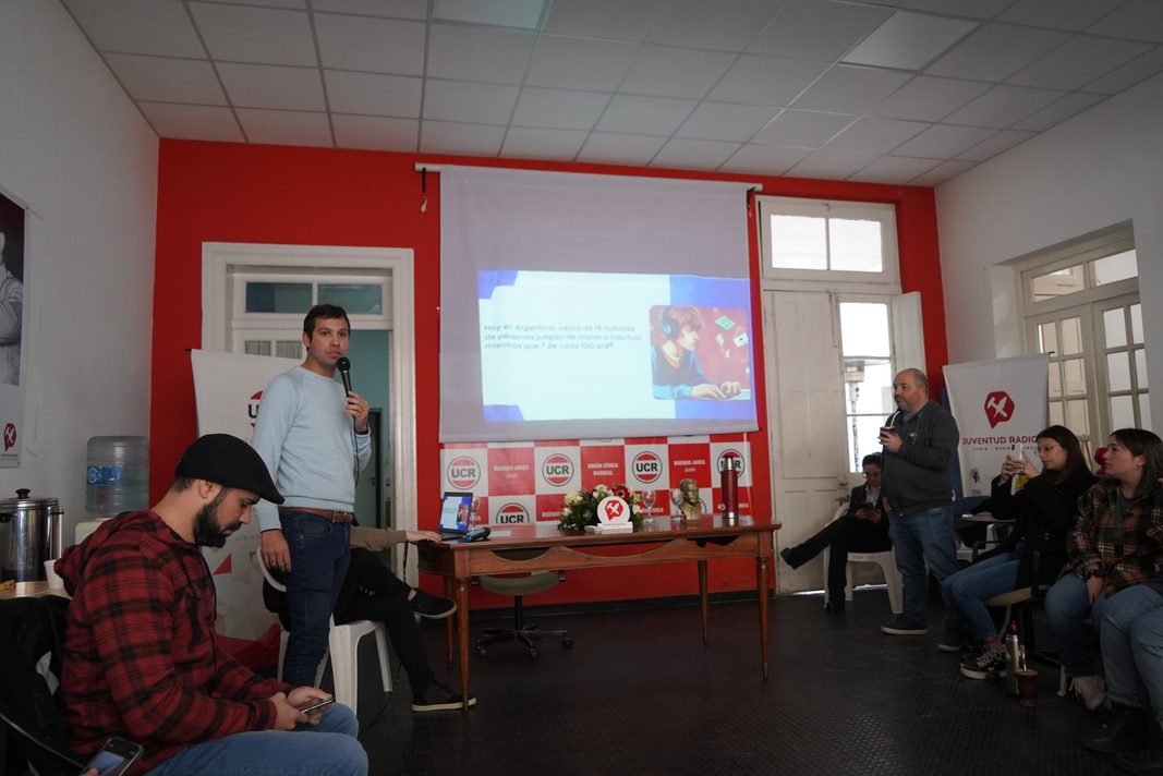 A través de un informe socioeconómico, el diputado Valentín Miranda alertó por la caída de recaudación y pidió al Gobierno bonaerense reglamentar la Ley de Empleo Joven.