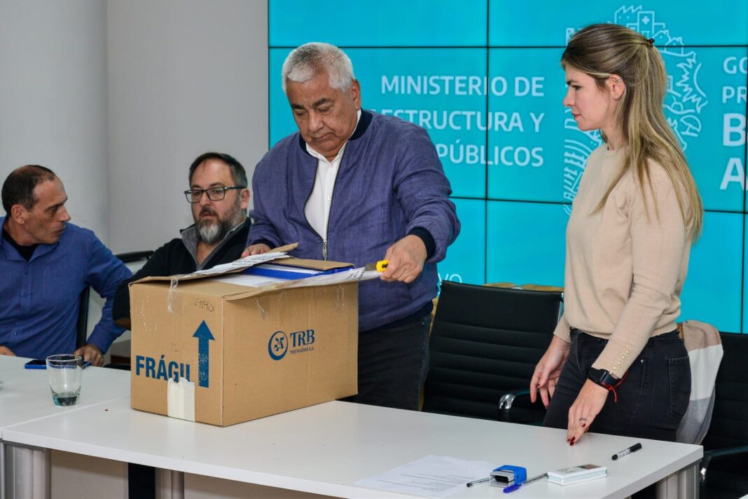 El intendente de San Pedro, Cecilio Salazar, participó de la apertura de sobres por la licitación de la nueva estación energética.