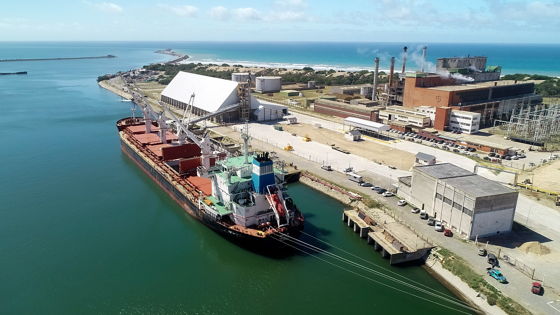 El Puerto Quequén terminó el mes de abril con sus seis muelles operando en simultáneo. 