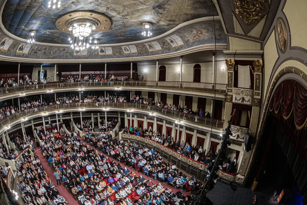 La diputada oficialista, Lucía Iañez, presentó un proyecto para reconocer al Teatro Coliseo Podestá por sus 140 años de historia en La Plata.