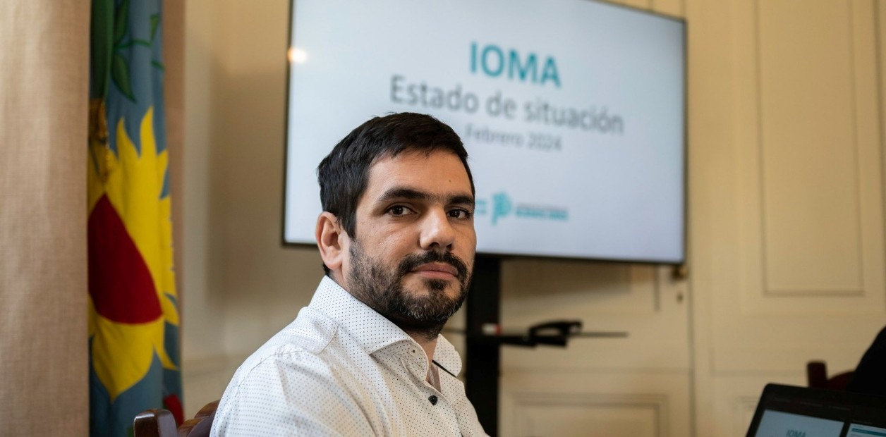 La iniciativa también refuerza el reclamo opositor para que Homero Giles comparezca trimestralmente ante la Legislatura bonaerense y brinde explicaciones sobre la situación del IOMA.