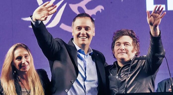 Milei ratificó a Adorni al frente de la Jefatura de Gabinete: “No vamos a entregar a nadie” En medio las sospechas de renuncia, el presidente Javier Milei ratificó este miércoles a Manuel Adorni al frente de la Jefatura de Gabinete. Los detalles.