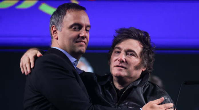Milei defendió a Adorni en medio del escándalo patrimonial: “Ni en pedo se va” En una entrevista, Javier Milei defendió a Manuel Adorni que debe explicar gastos por USD 800.000 desde que llegó al poder.