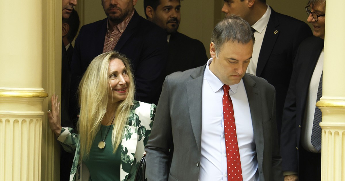 Milei defendió a Manuel Adorni que debe explicar gastos por USD 800.000 desde que llegó al poder. 