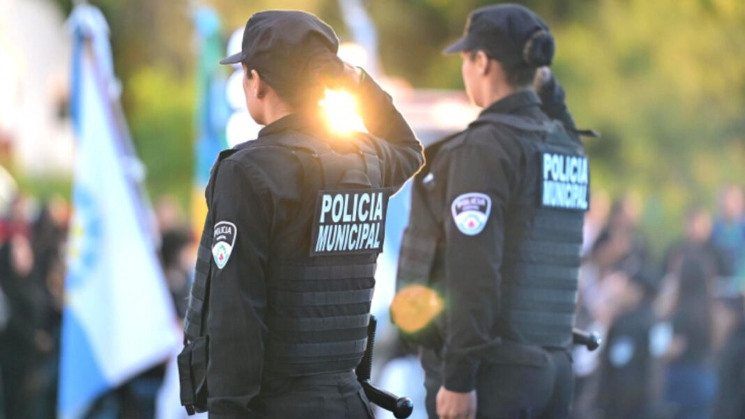 La reunión de Javier Alonso con intendentes reactivó el debate por la Policía Municipal, que ya cuenta con proyectos en la Legislatura bonaerense.