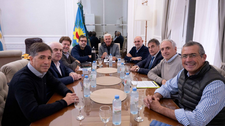 Intendentes se apersonaron este jueves en la Legislatura bonaerense para reclamar la libre disponibilidad de los fondos municipales, pero se fueron con las manos vacías.