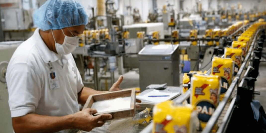 El informe de actividad industrial del INDEC reflejó un crecimiento interanual del 5% en marzo. No obstante el acumulado del primer trimestre de 2026 continúa en cifras negativas.